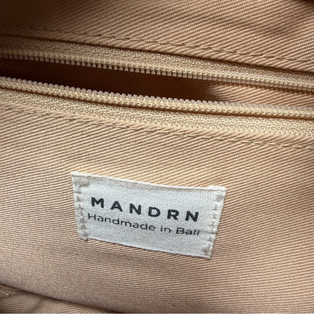 MANDRN Woven Atlas Crossbody! 💃 🔥 - Picture 13 of 14